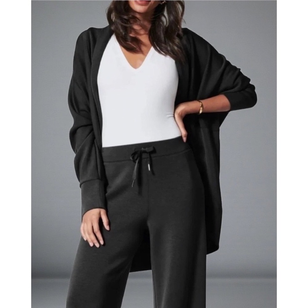 Spanx AirEssentials Cocoon
Cardigan Cardigan Luxe Black Open Front Wrap Pockets